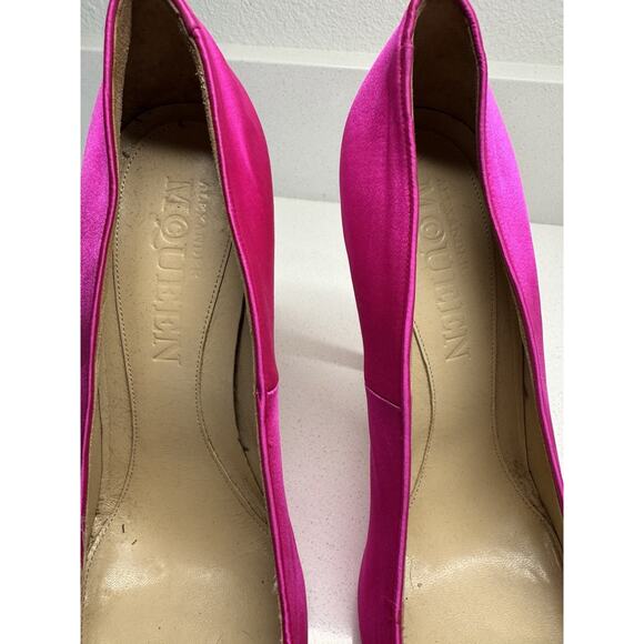 Alexander McQueen Magenta Satin Square Toe Platform Pumps Size 38.5 - Picture 2 of 9